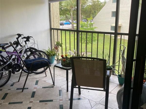 220 Lakeview Dr, Unit 203, Weston, FL 33326