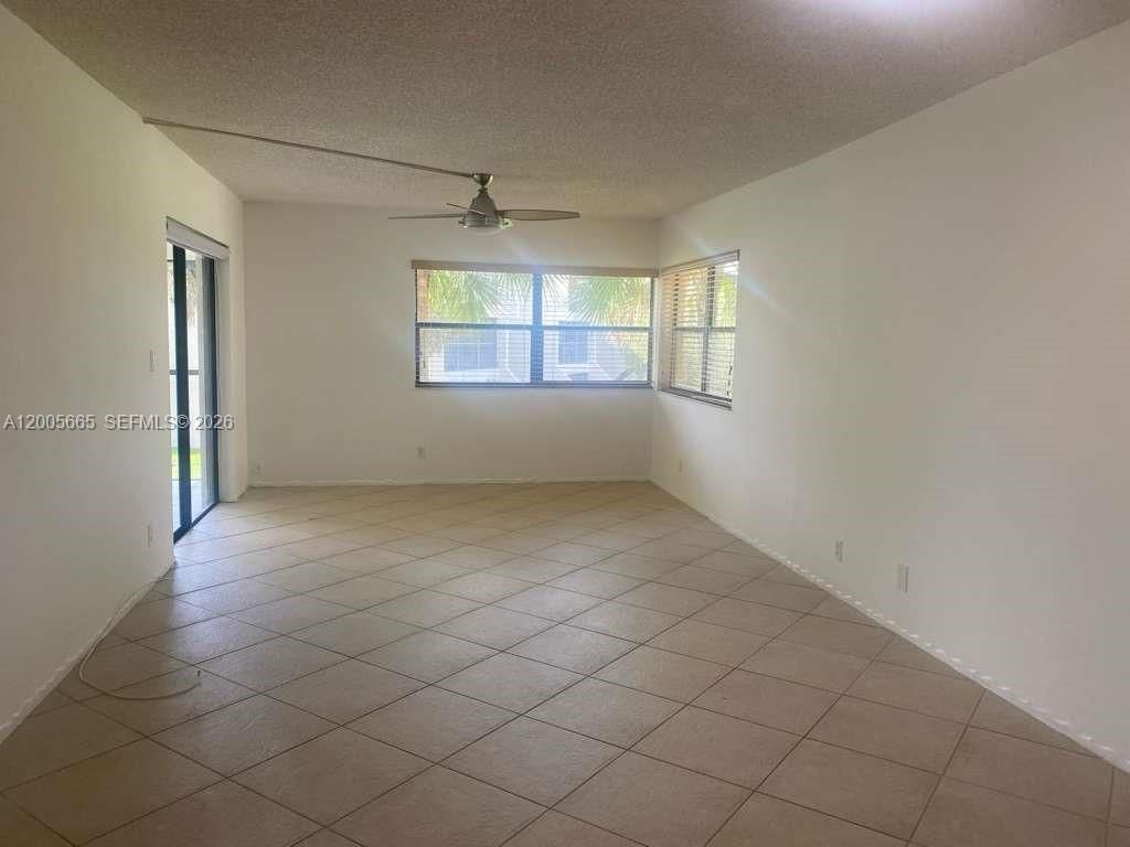 220 Lakeview Dr, Unit 203, Weston, FL 33326 Photo