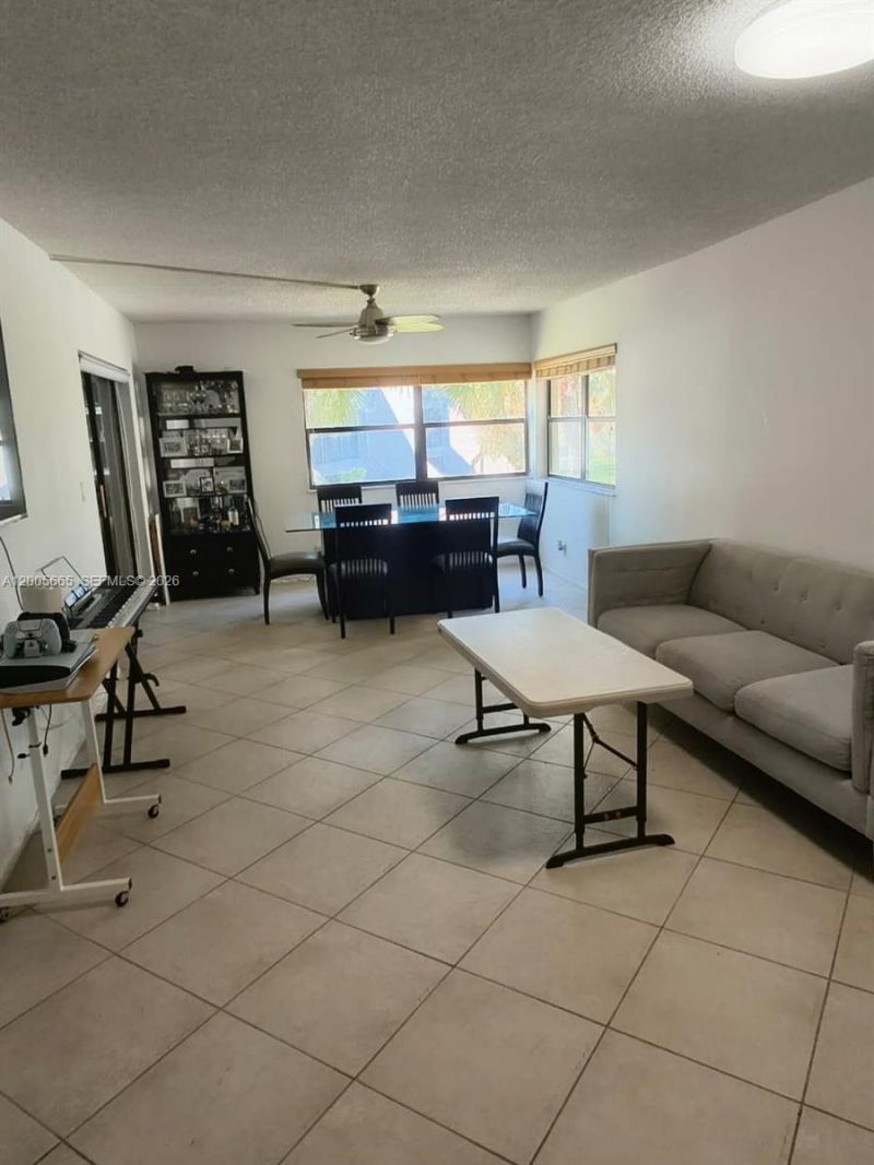 220 Lakeview Dr, Unit 203, Weston, FL 33326 Photo