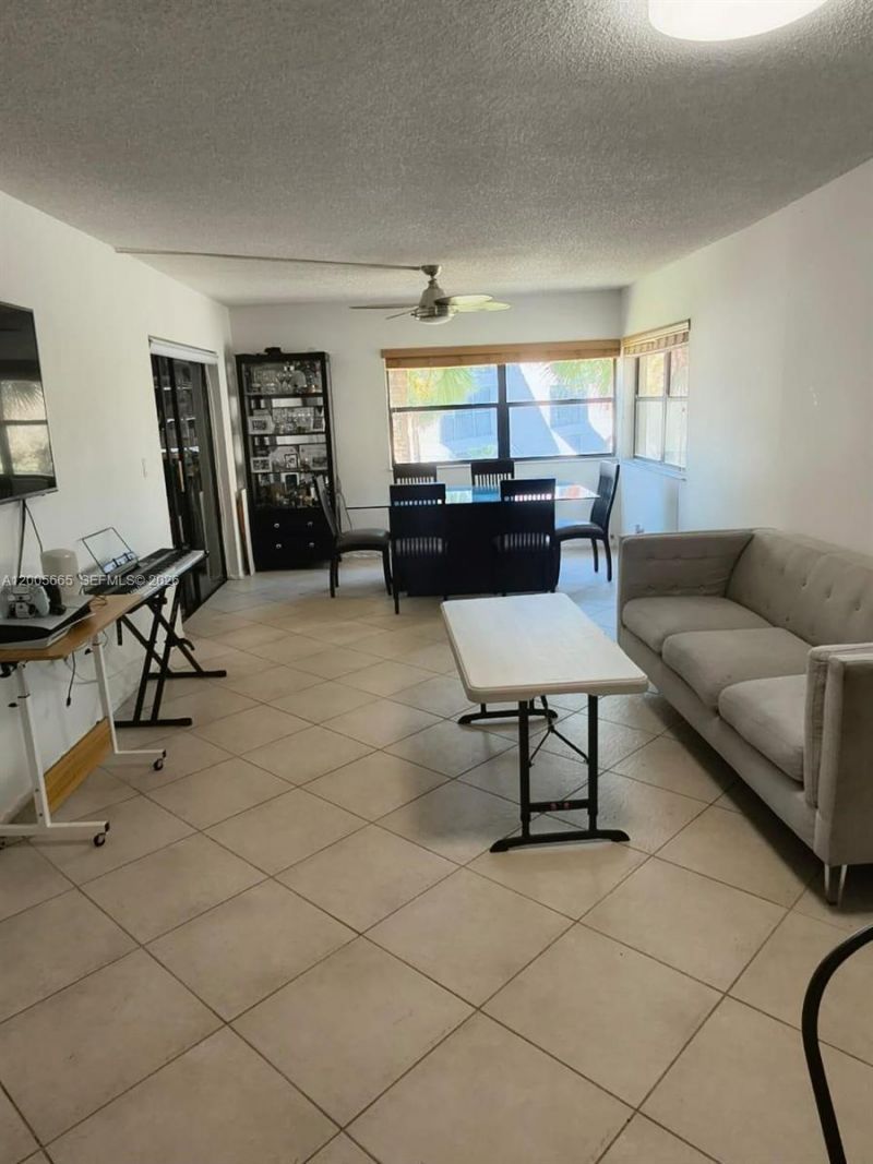 220 Lakeview Dr, Unit 203, Weston, FL 33326 Photo