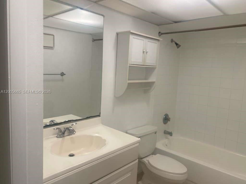 220 Lakeview Dr, Unit 203, Weston, FL 33326 Photo