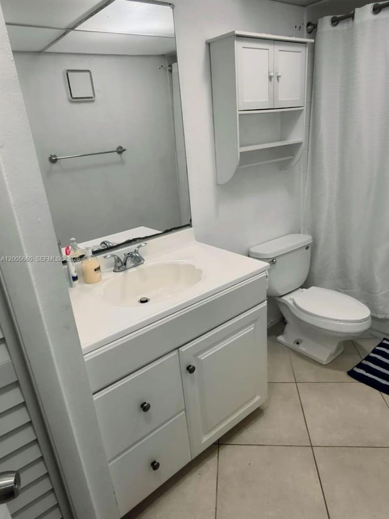 220 Lakeview Dr, Unit 203, Weston, FL 33326 Photo
