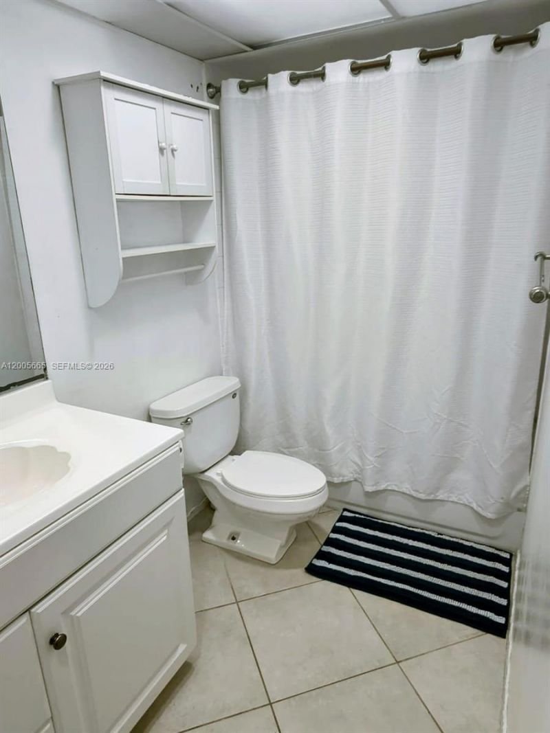 220 Lakeview Dr, Unit 203, Weston, FL 33326 Photo
