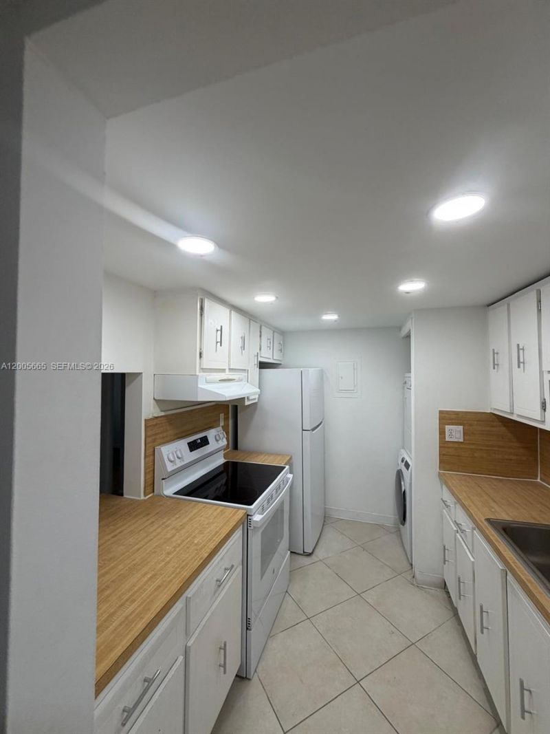 220 Lakeview Dr, Unit 203, Weston, FL 33326 Photo