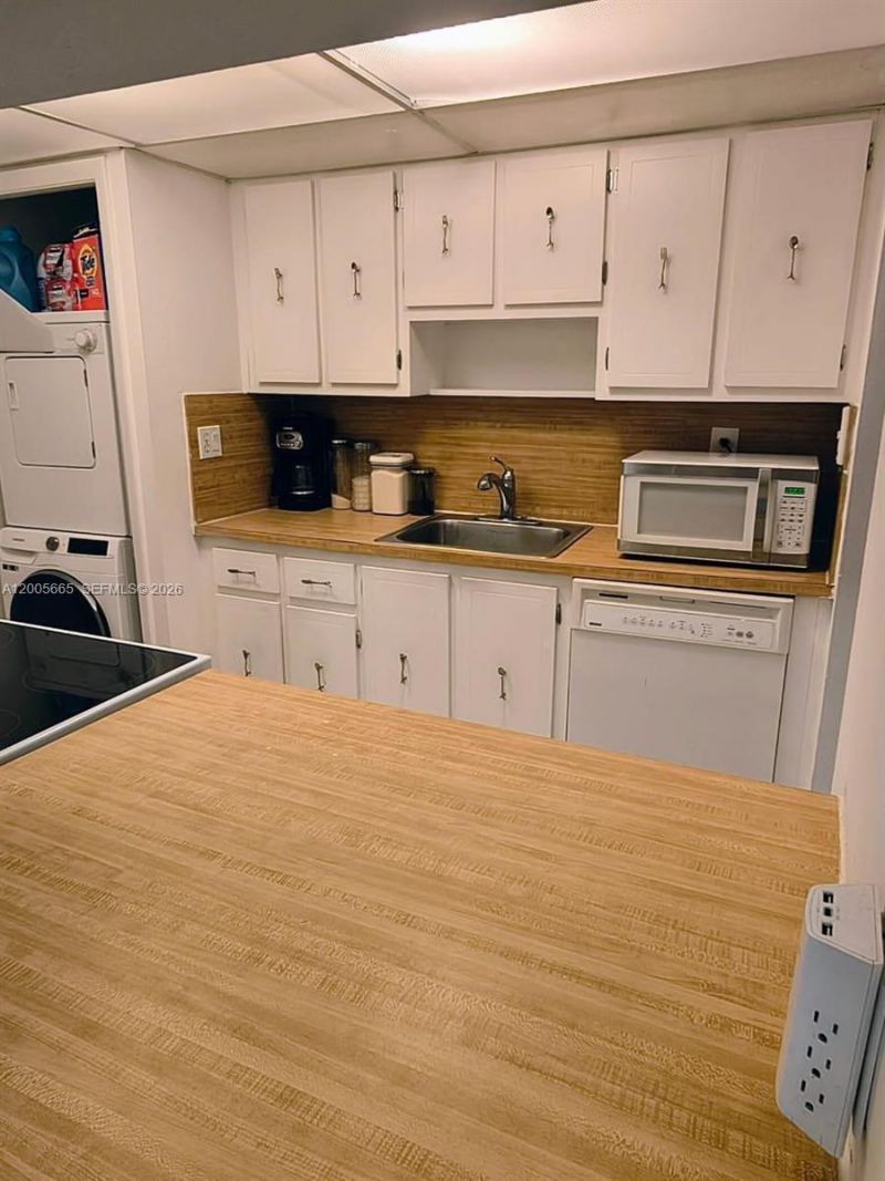 220 Lakeview Dr, Unit 203, Weston, FL 33326 Photo