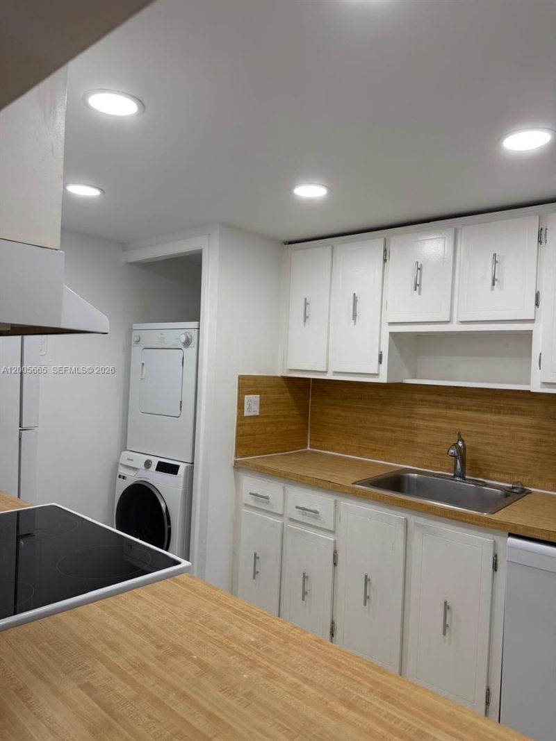 220 Lakeview Dr, Unit 203, Weston, FL 33326 Photo