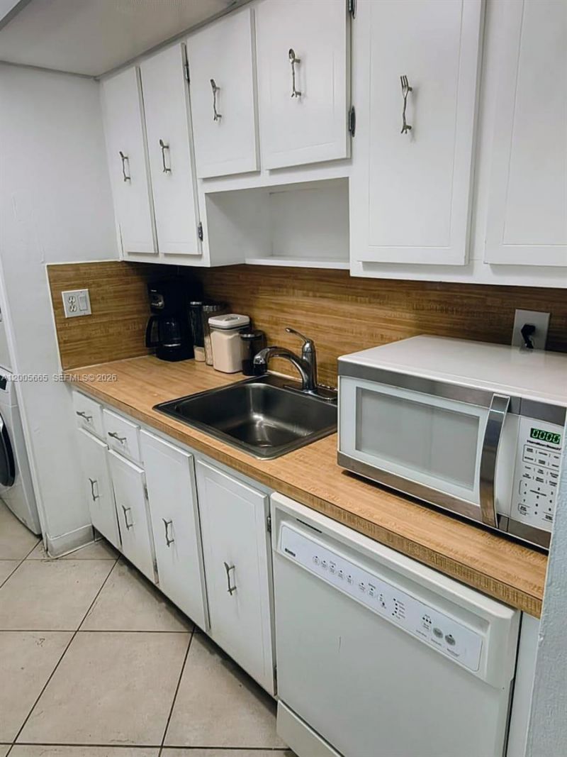 220 Lakeview Dr, Unit 203, Weston, FL 33326 Photo