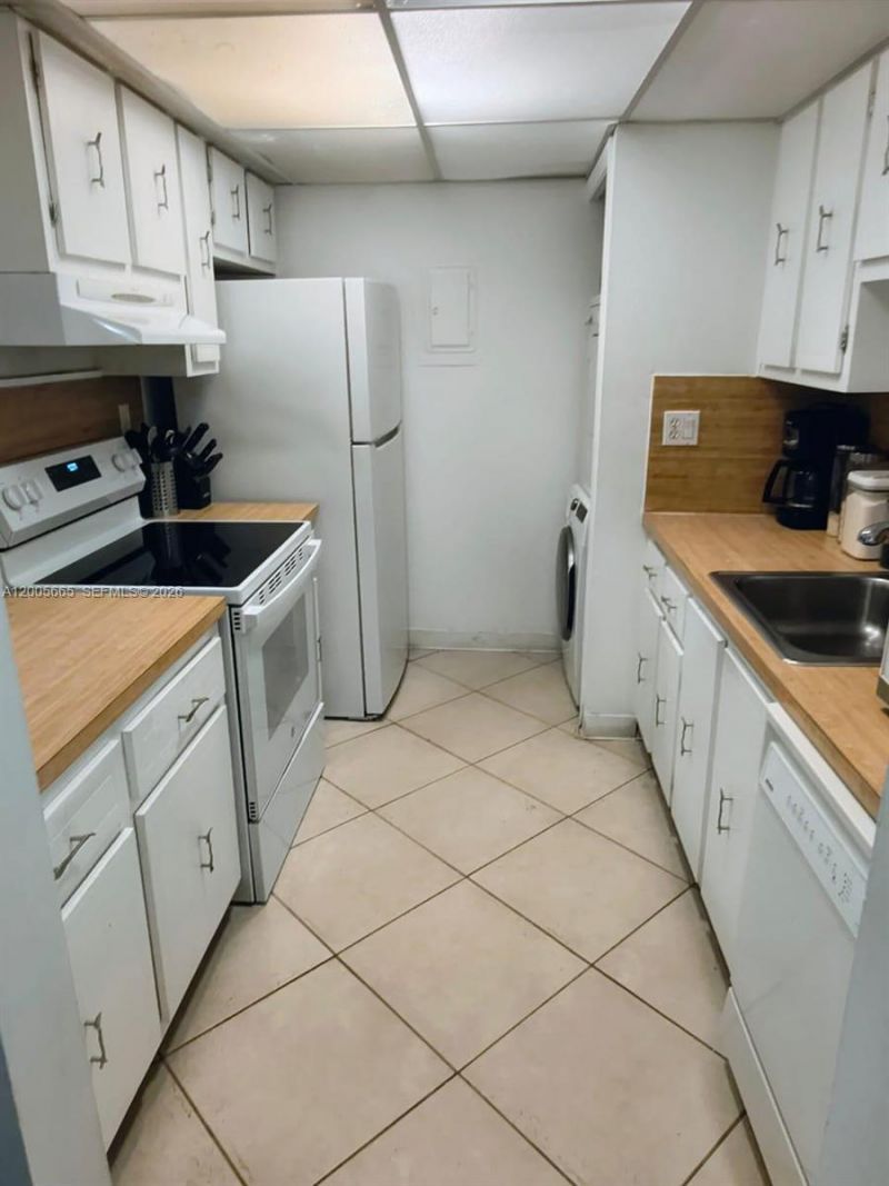 220 Lakeview Dr, Unit 203, Weston, FL 33326 Photo