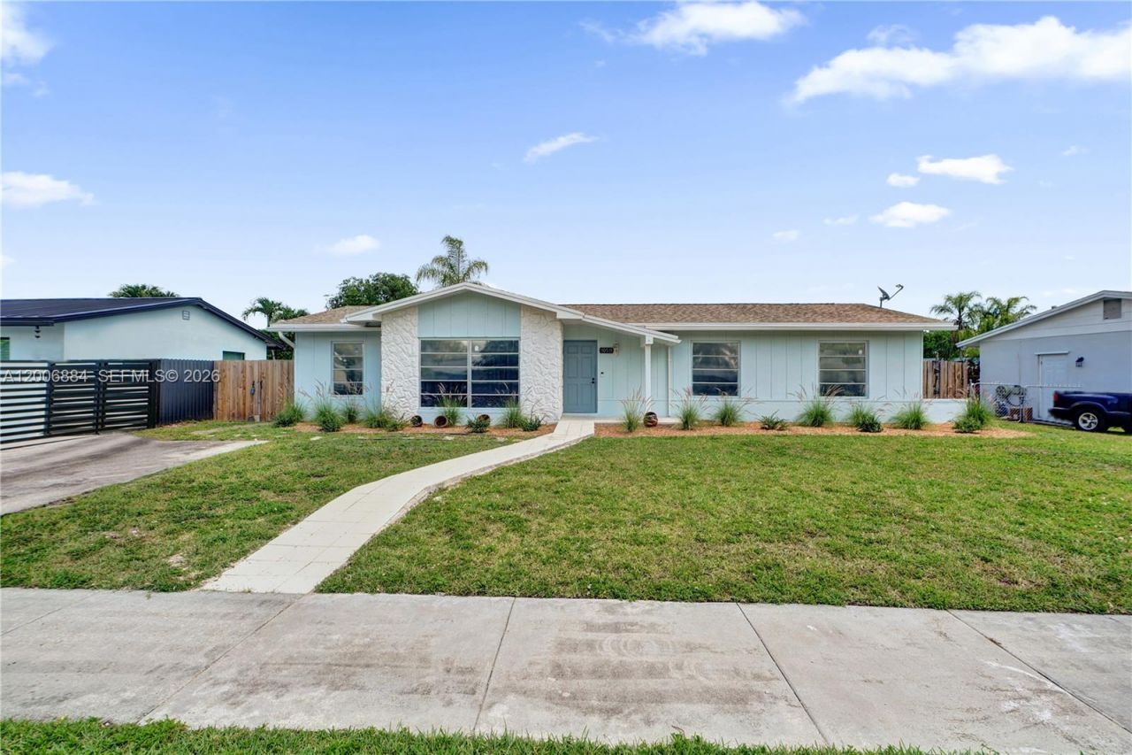 10511 SW 124th Ave, Miami, FL 33186 Main Photo