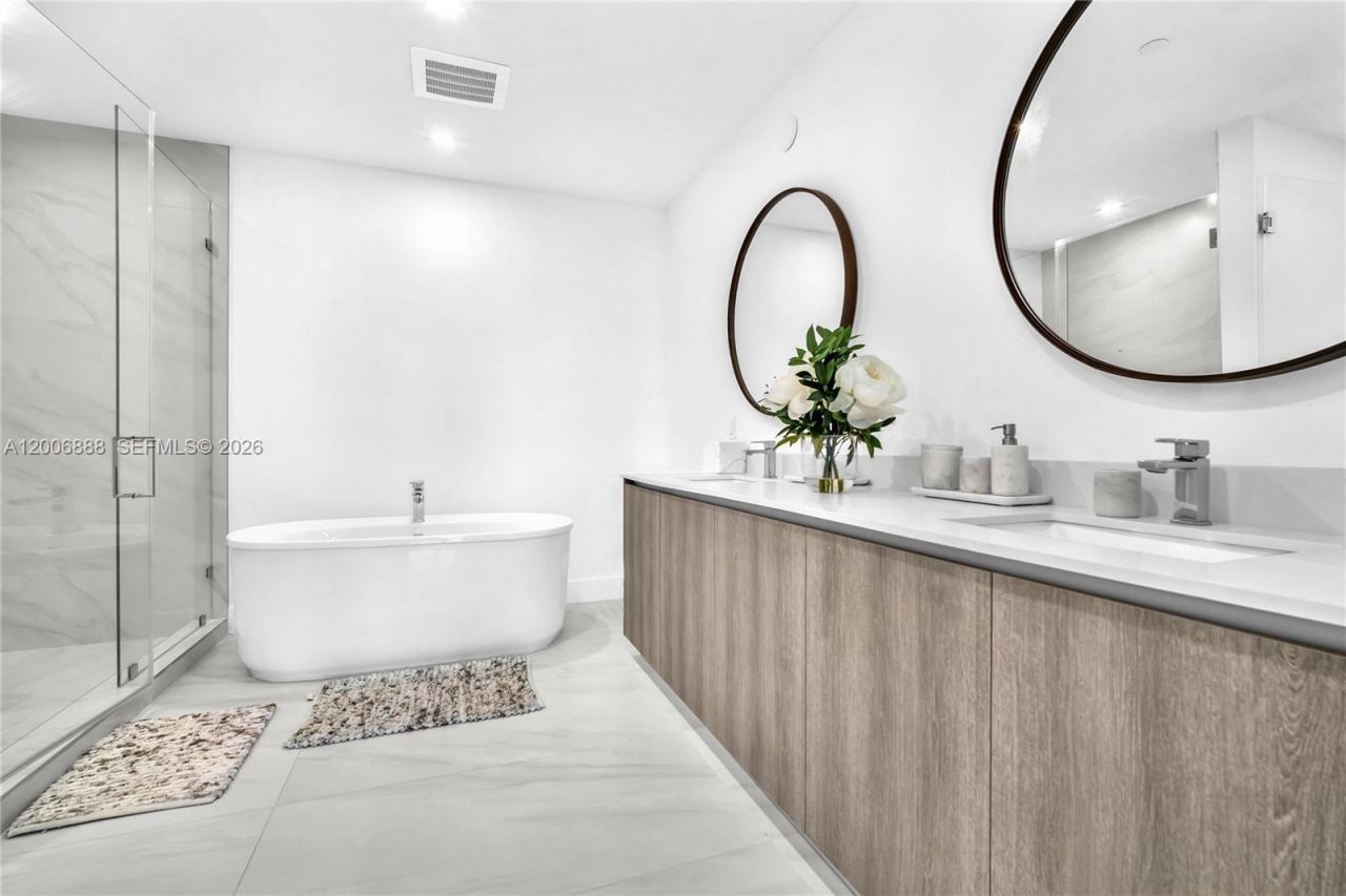 17550 Collins Ave, Unit 1002, Sunny Isles Beach, FL 33160 Photo