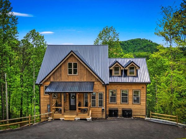 2939 Lightning Strike Drive, Sevierville, TN 37862