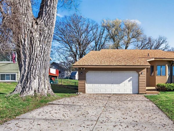 2317 Montana Avenue E, Maplewood, MN 55119