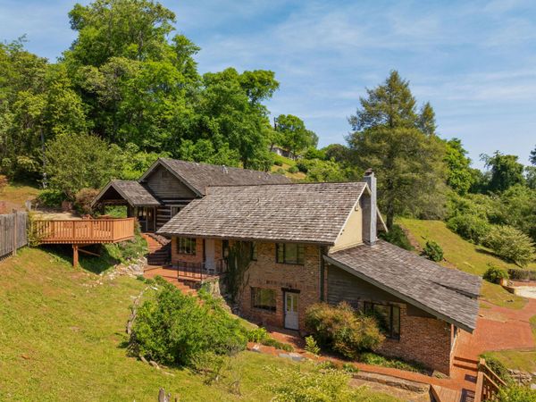 2910 Crest Terrace Drive, Chattanooga, TN 37404