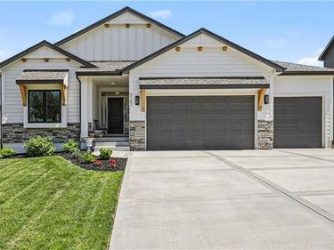 2147 Little Creek Court, Liberty, MO 64068