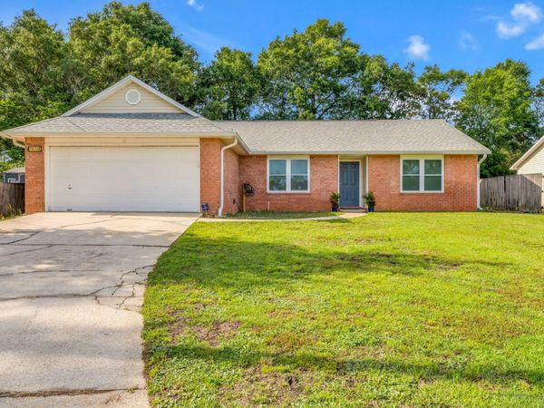 7933 Skyview Boulevard, Navarre, FL 32566