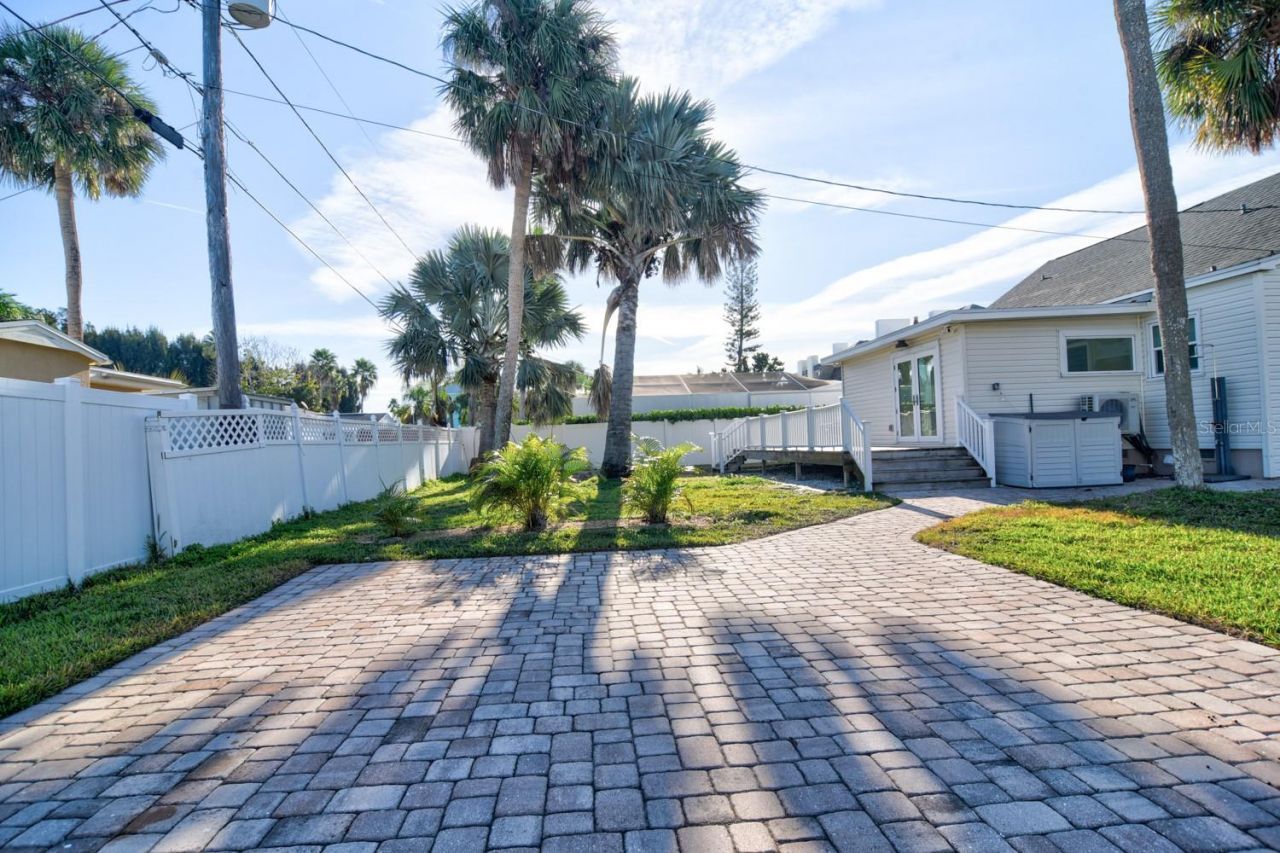 15565 Gulf Boulevard , Redington Beach, FL 33708 Photo