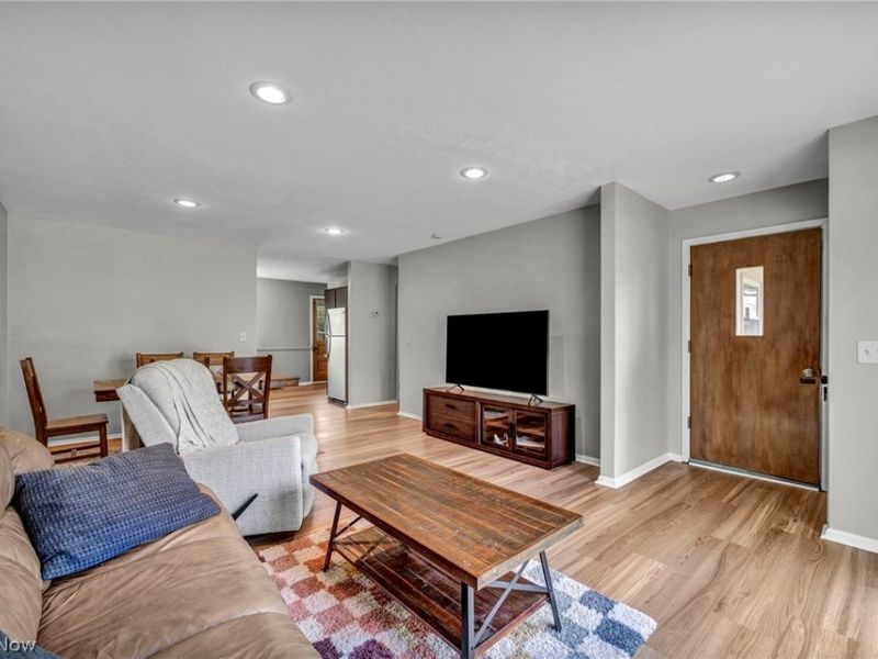 28523 Holly Drive , Olmsted Township, OH 44070 Photo 4