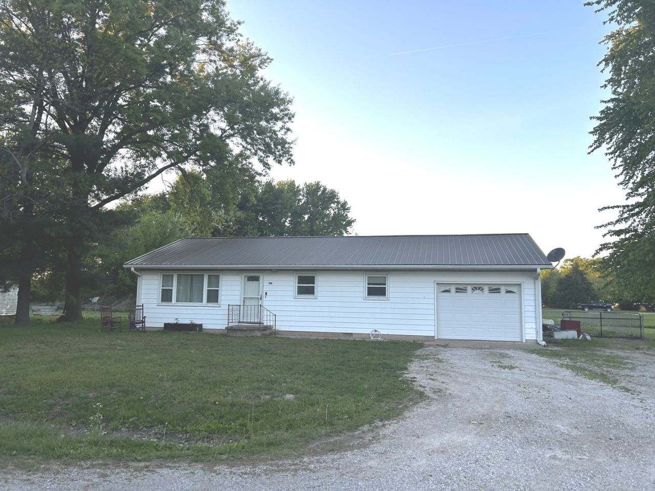 701 Boyd Avenue , Iuka, IL 62849