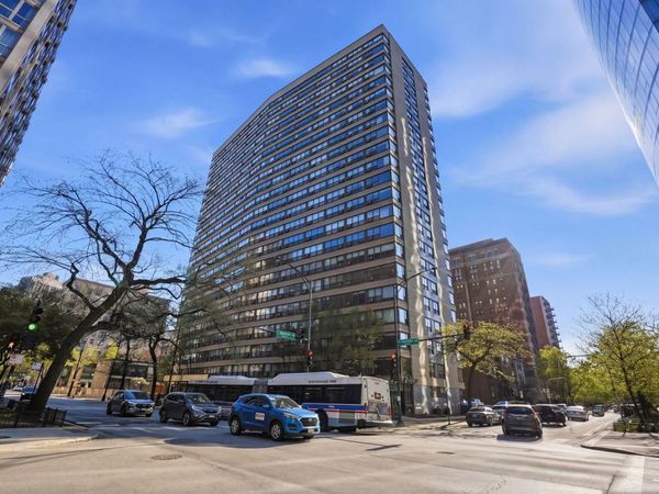 2930 N Sheridan Road, Unit 306, Chicago, IL 60657