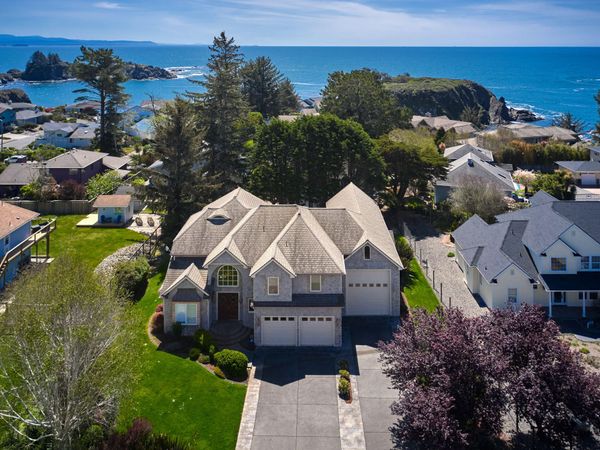 1101 Byrtus Place, Brookings, OR 97415