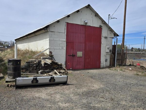 205 SE Railroad Boulevard, Redmond, OR 97756