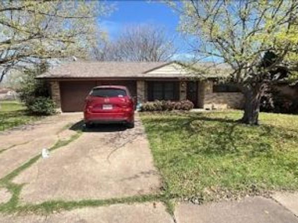 1002 SE 2nd Street , Grand Prairie, TX 75051