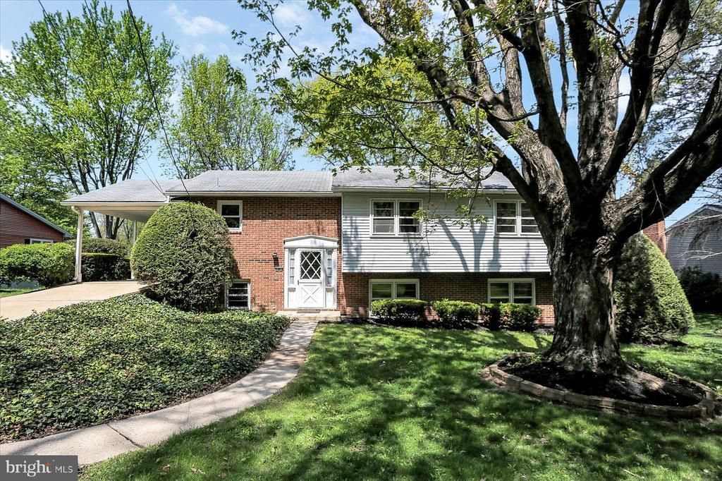 8 W Winding Hill Road, Mechanicsburg, PA 17055 Main Photo