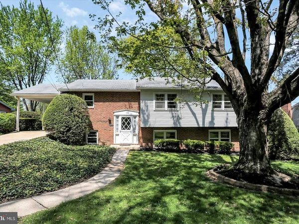 8 W WINDING HILL ROAD, MECHANICSBURG, PA 17055