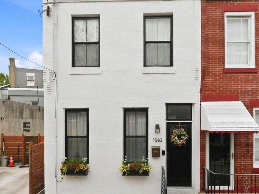 1582 E Hewson Street, Philadelphia, PA 19125 Main Photo