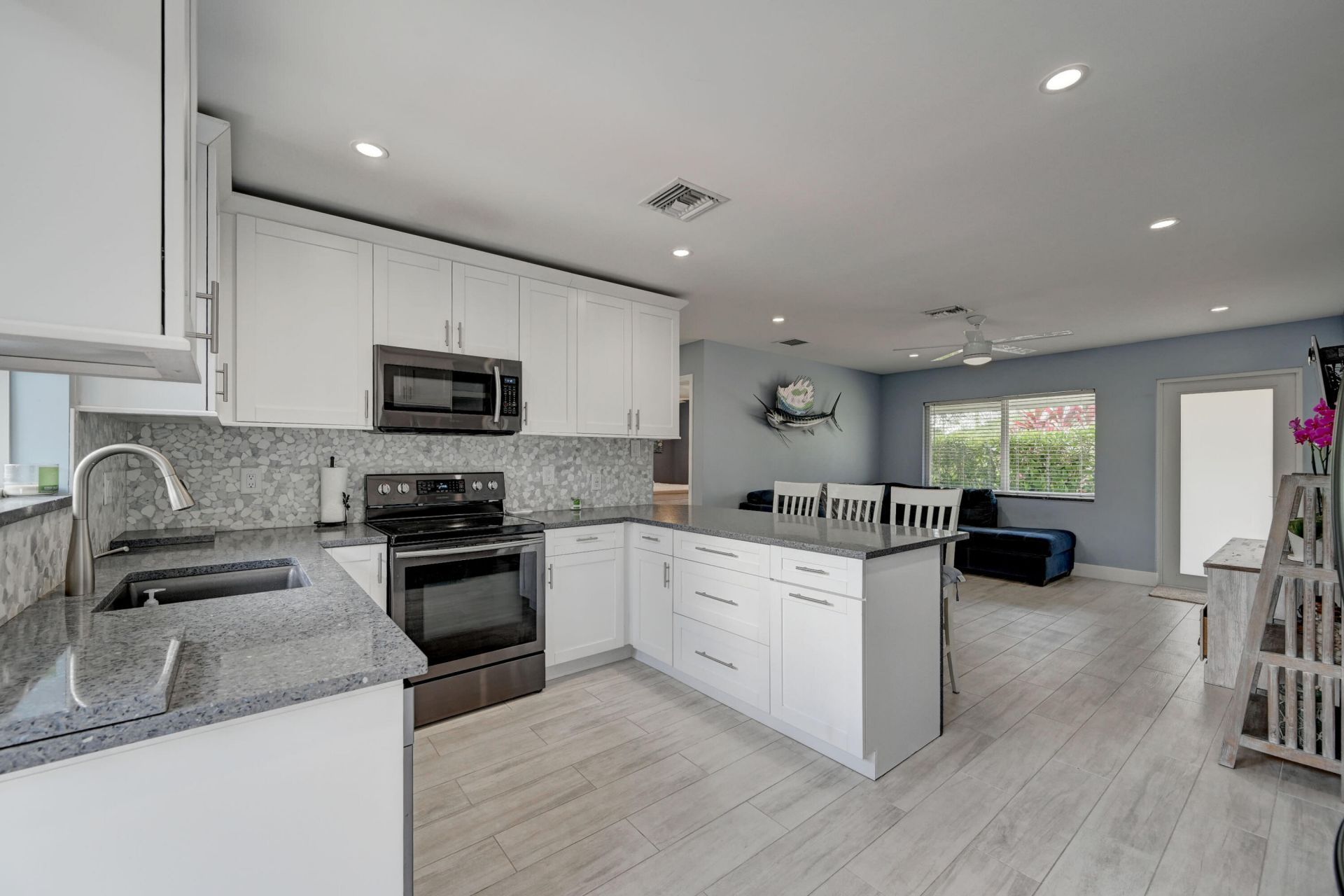 351 NE 41st Street, Oakland Park, FL 33334 Photo