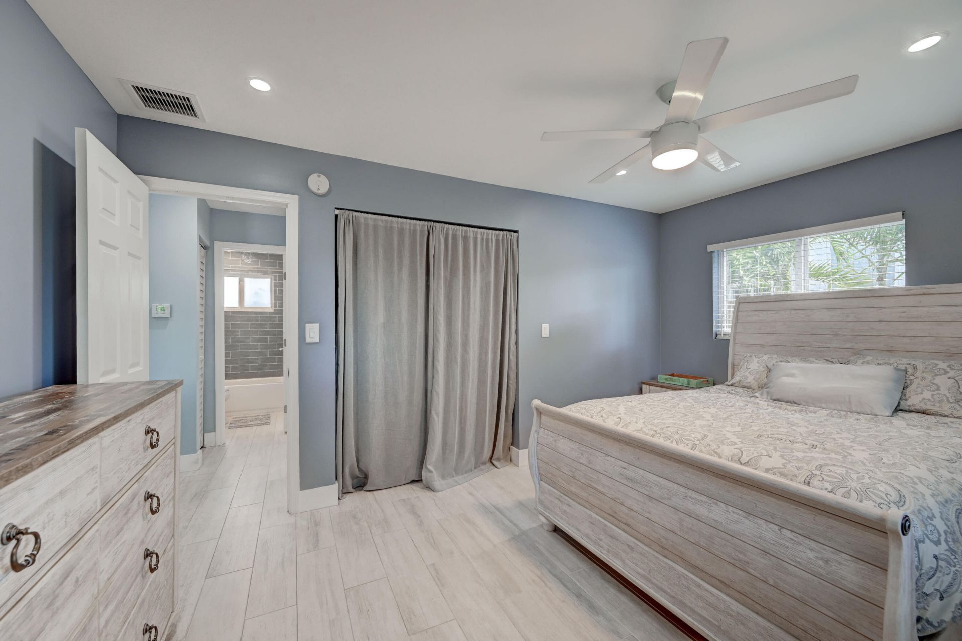 351 NE 41st Street, Oakland Park, FL 33334 Photo
