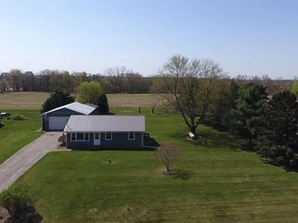1535 W Kinley Road, St. Johns, MI 48879