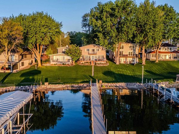 2818 Breezy Heights Dr , Milford, IA 51351