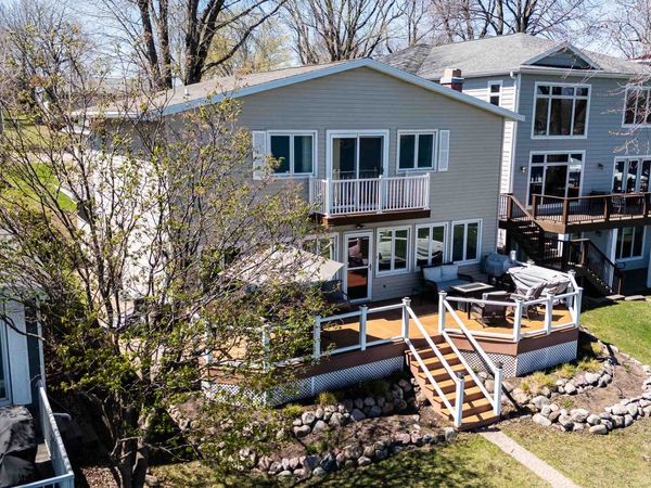 2818 Breezy Heights Dr , Milford, IA 51351