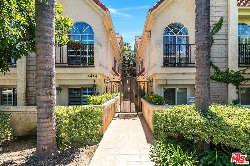 4444 Moorpark Way, Unit 202, Toluca Lake, CA 91602 Main Photo