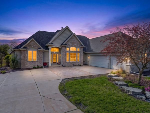 W132N6509 West View Ct, Menomonee Falls, WI 53051