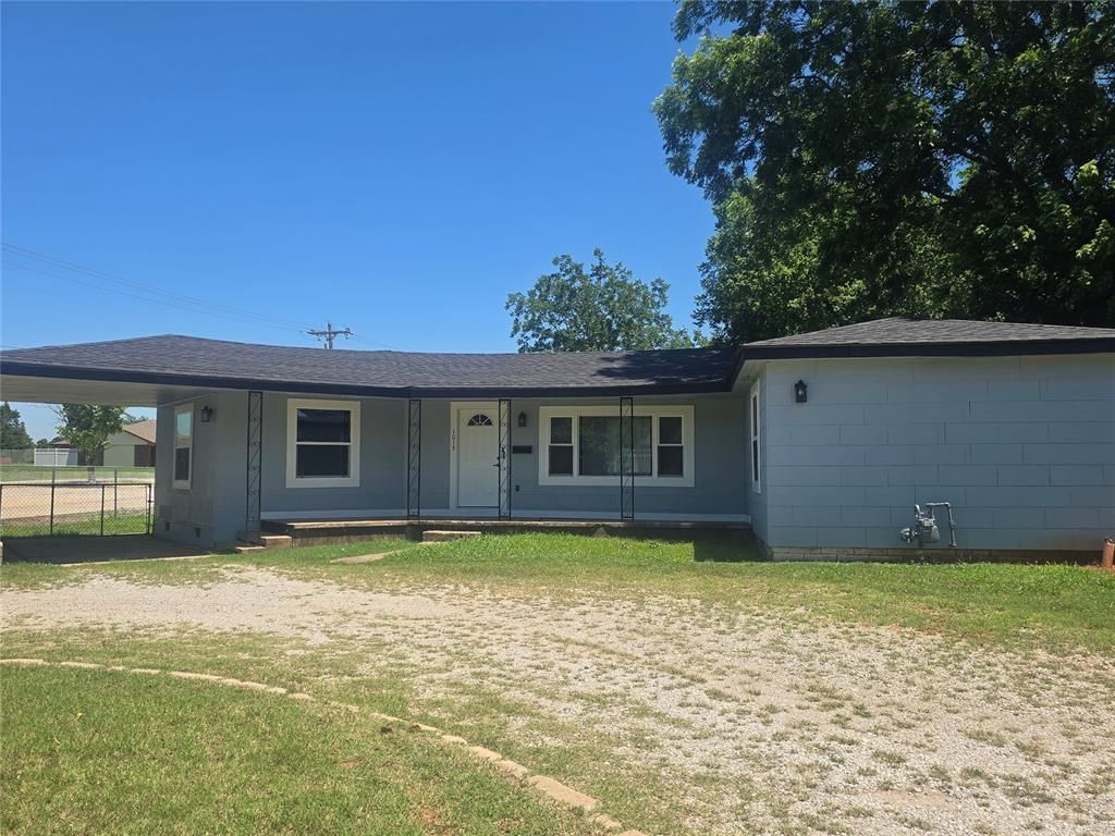 1015 N Rangeline Street, Tecumseh, OK 74873 Main Photo