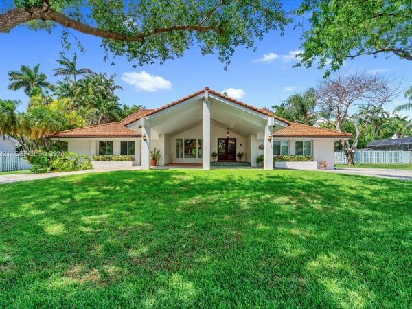 9941 SW 143rd St, Miami, FL 33176