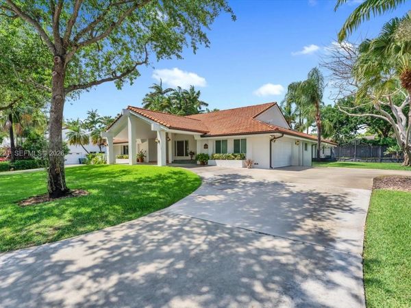 9941 SW 143rd St , Miami, FL 33176