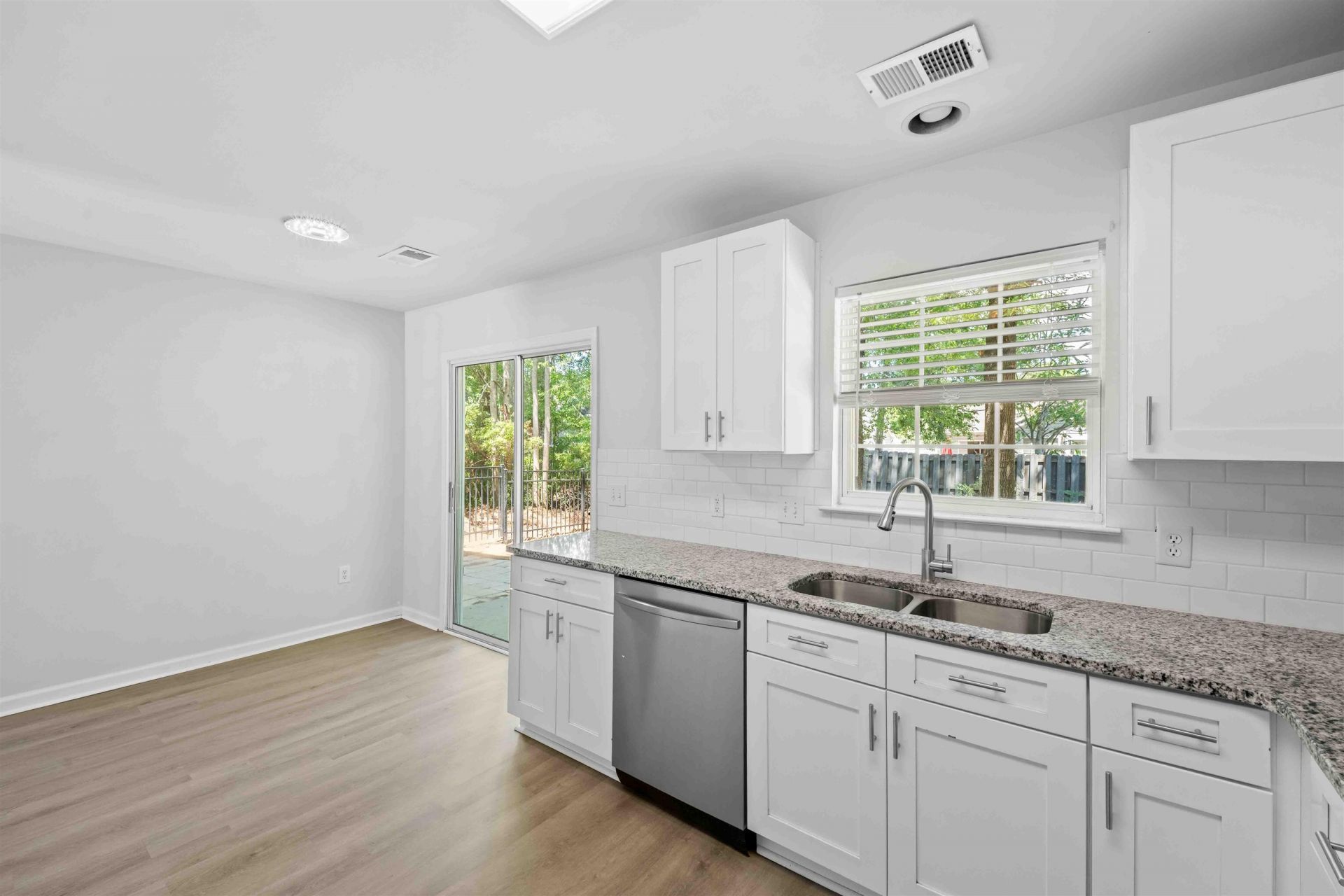 216 Barclay Dr. Photo 12