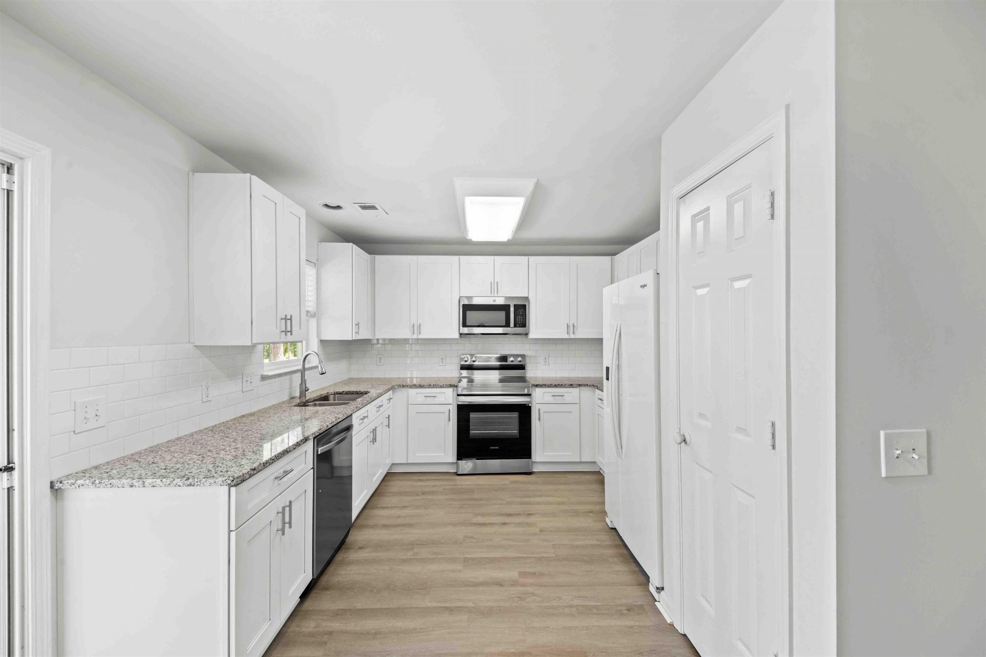 216 Barclay Dr. Photo 14