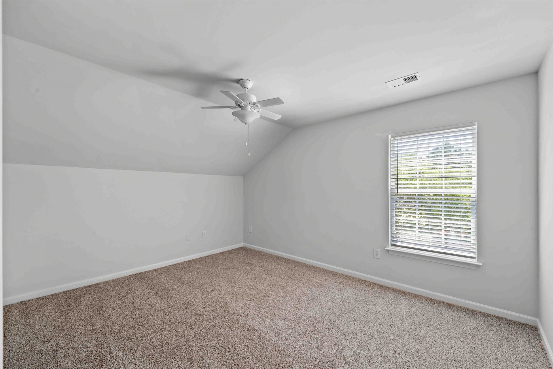 216 Barclay Dr. Photo 24