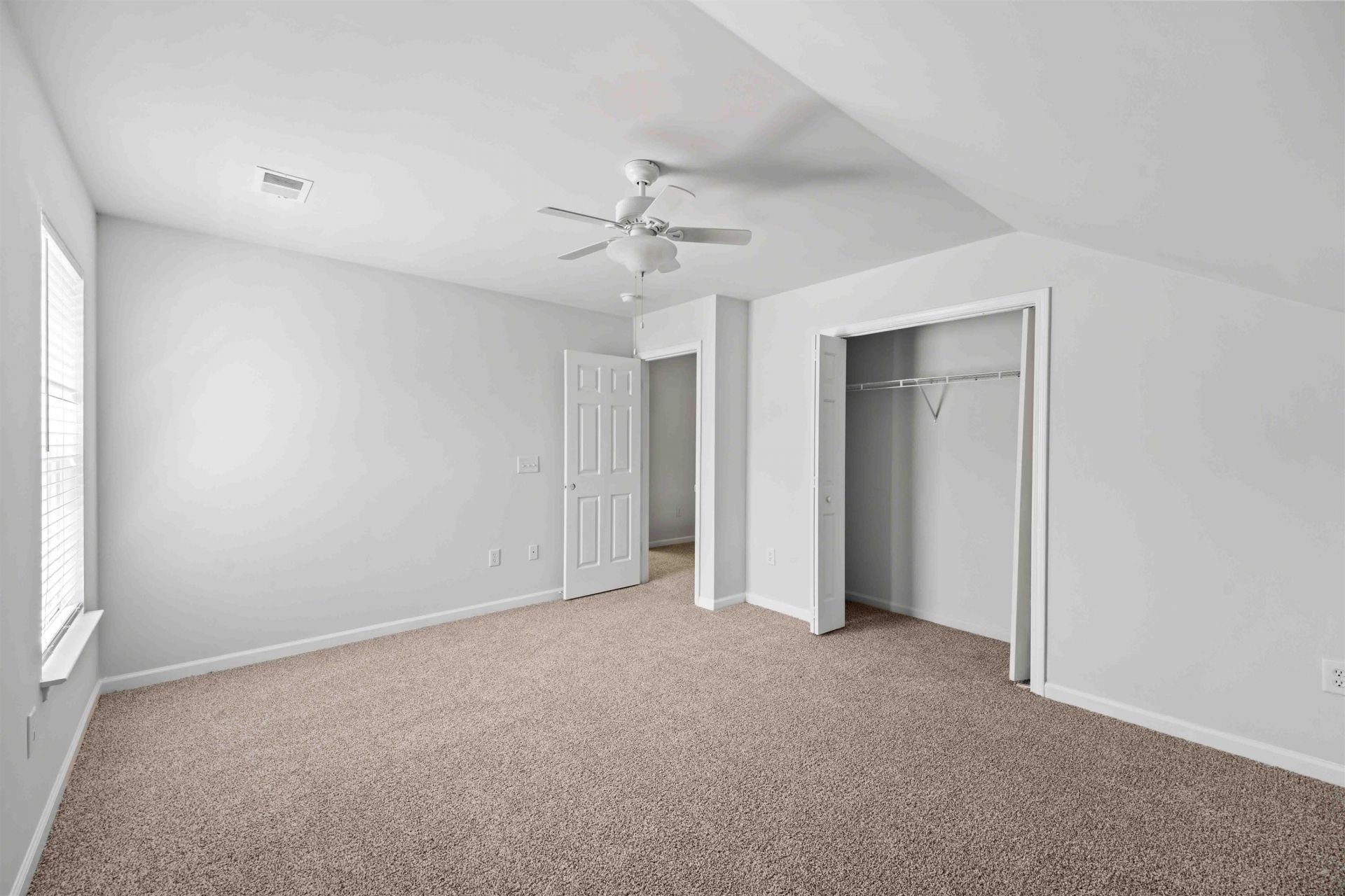 216 Barclay Dr. Photo 26