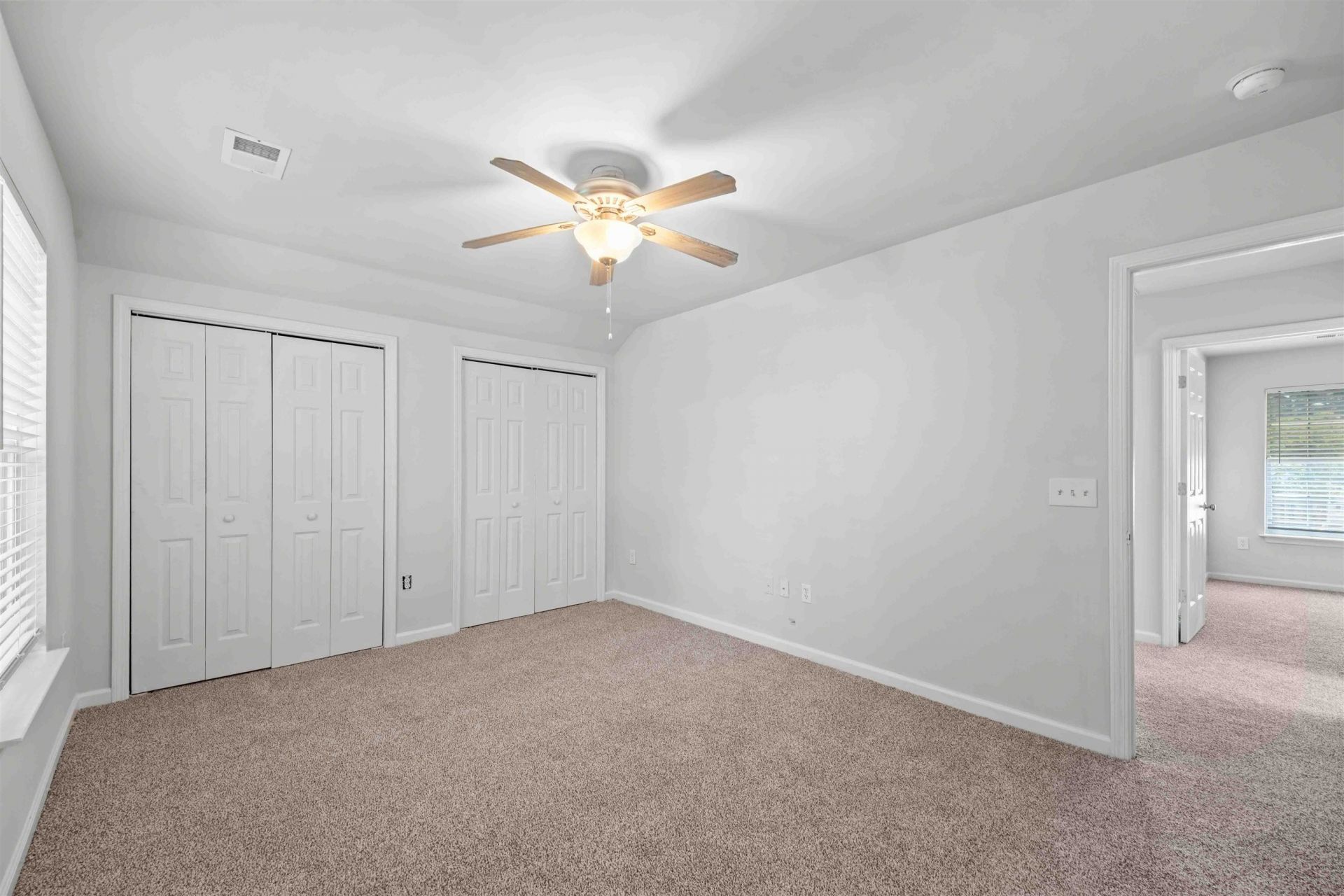216 Barclay Dr. Photo 32