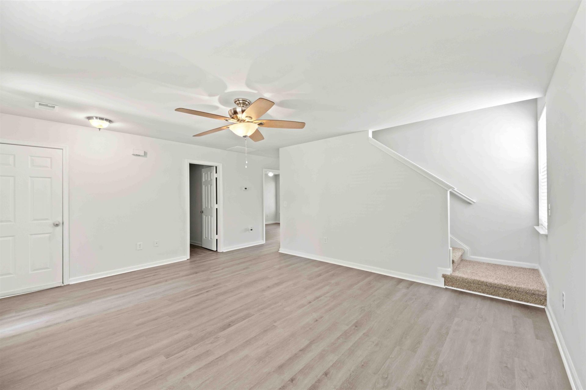 216 Barclay Dr. Photo 6