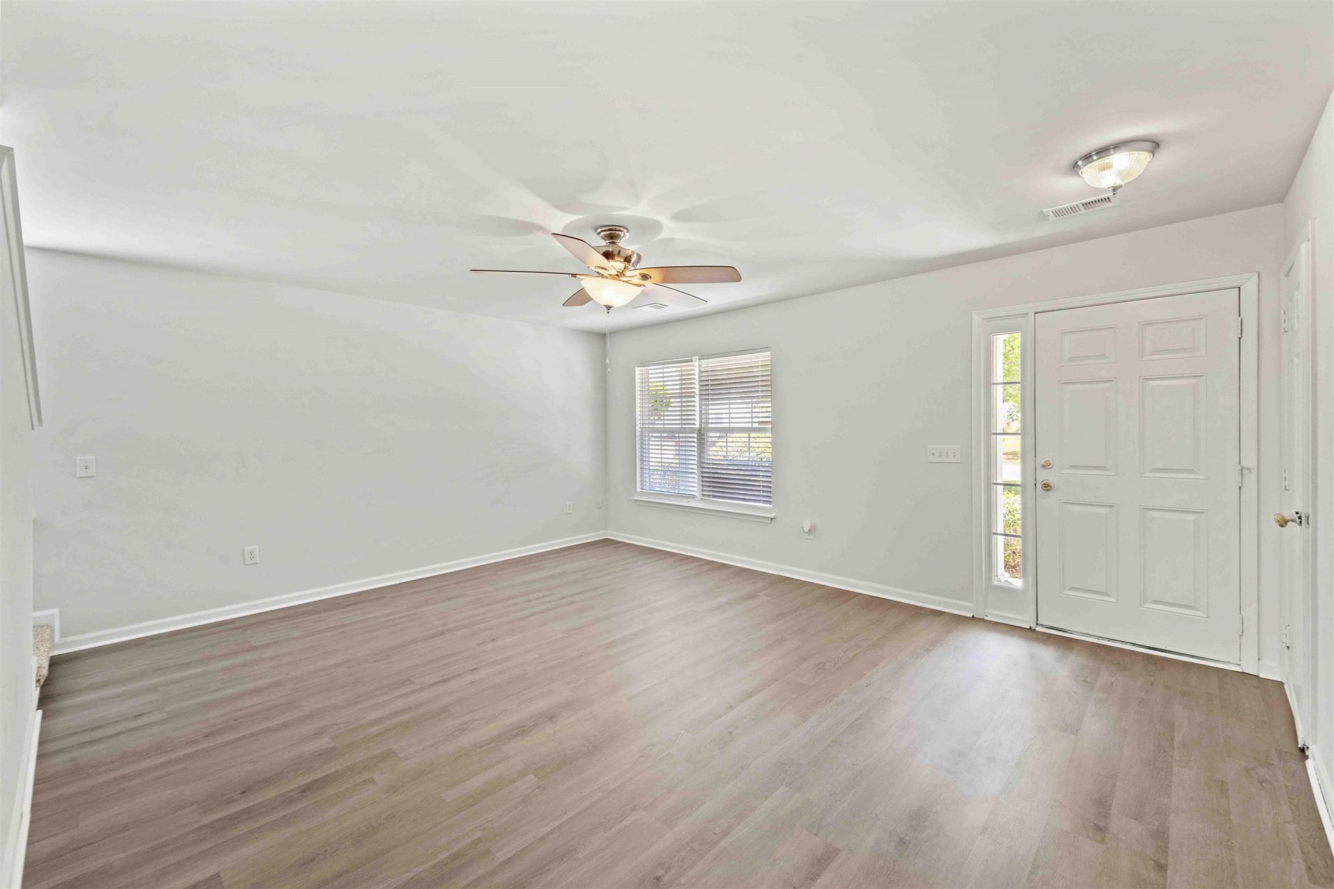 216 Barclay Dr. Photo 8