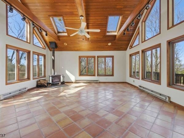 117 Linaberry Rd, Knowlton, NJ 07832