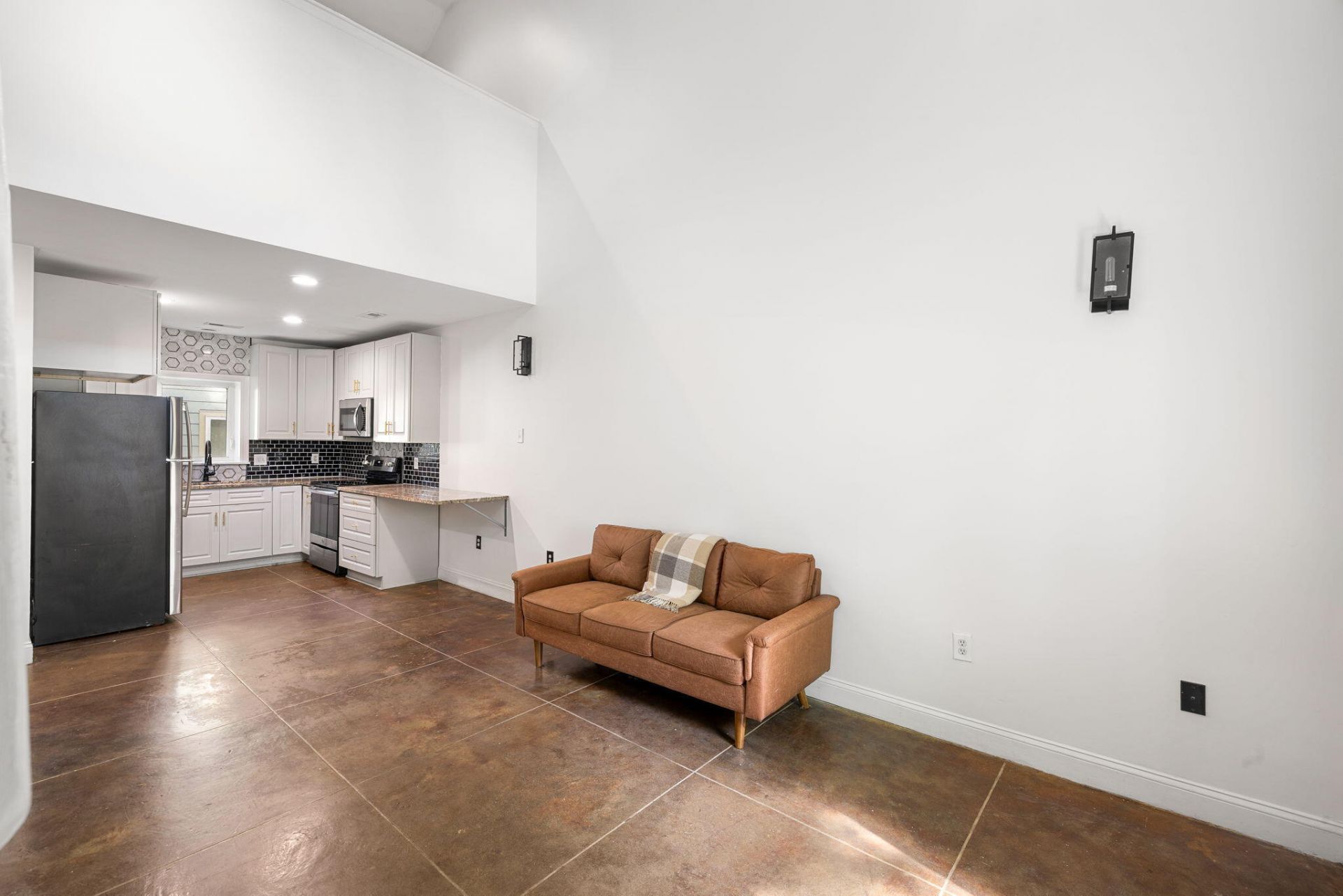 24 Strawberry Lane Photo 4