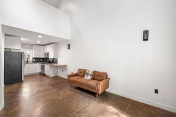 24 Strawberry Lane photo 4