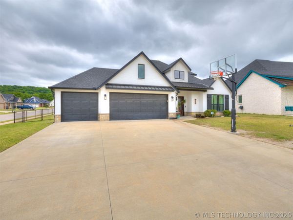 18982 Woodland Road, Catoosa, OK 74015